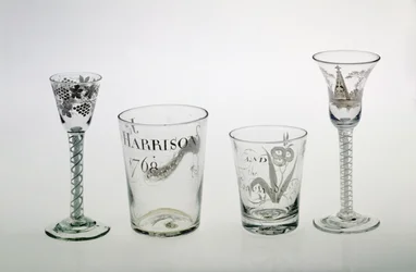 Glasögon tillverkade av familjen Beilby, ca 1750 (emaljerat glas)